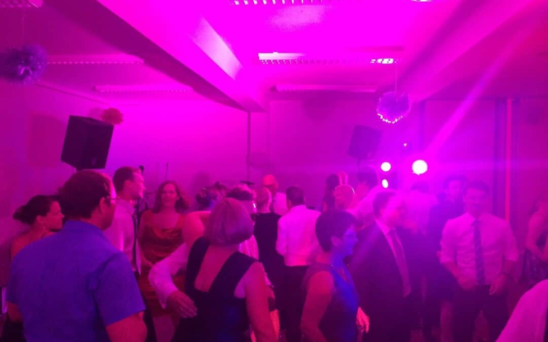 Die zweite Jahreshälfte füllt sich. Wer noch einen DJ für Hochzeit, Geburtstagsfeier oder Firmenevent sucht – jetzt wäre der richtige Moment.

Ich bin in NRW und Umgebung unterwegs und nehme mir für jede Anfrage Zeit.

#DJbuchen #Hochzeit2026 #Hochzeit2027 #Firmenevent #DJNRW #DJJülich #DJAachen #DJKöln #EventDJ

Buchungen unter:
djtomstroh.de